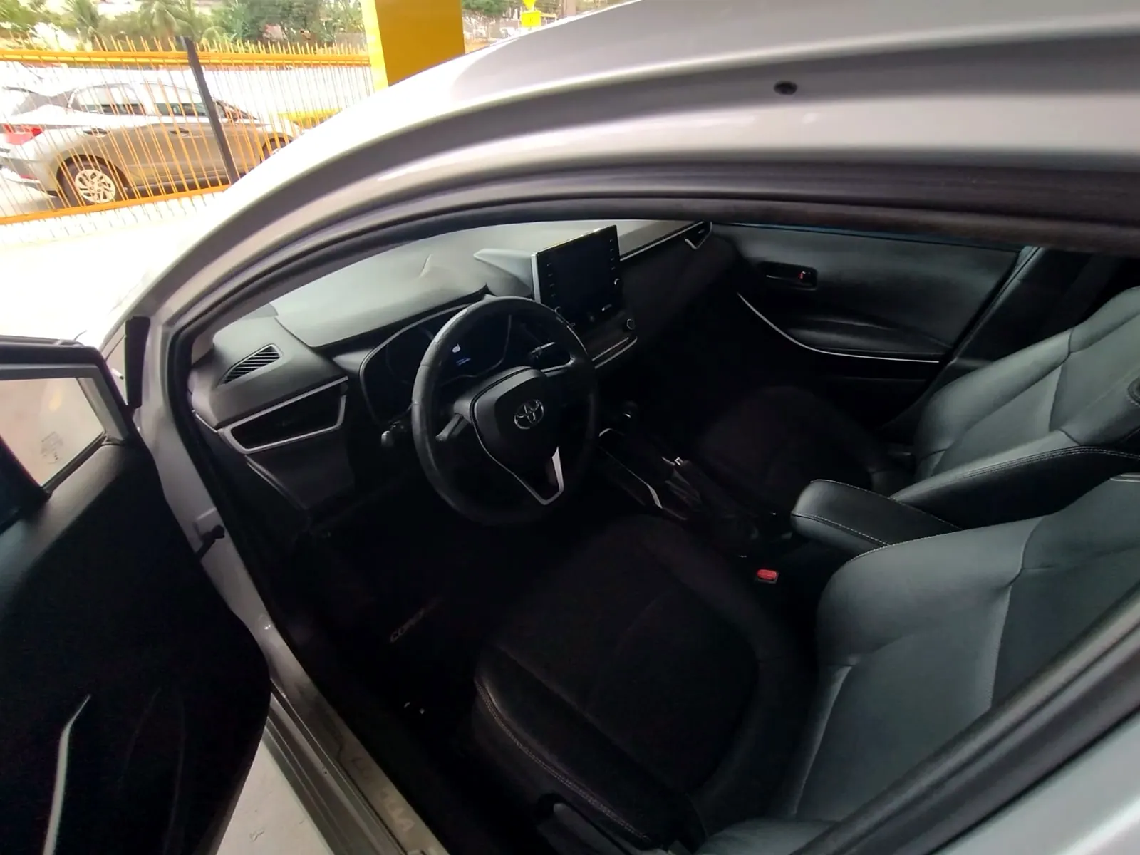 Toyota Corolla 2021 prata, foto 3 de 8