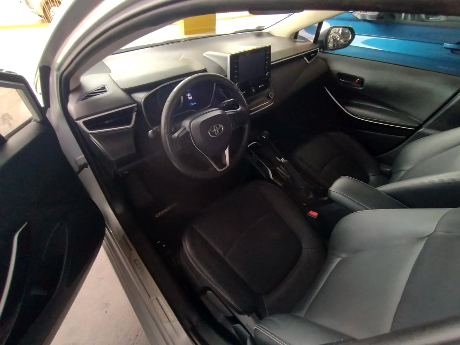 Toyota Corolla 2021 prata, foto 5 de 8