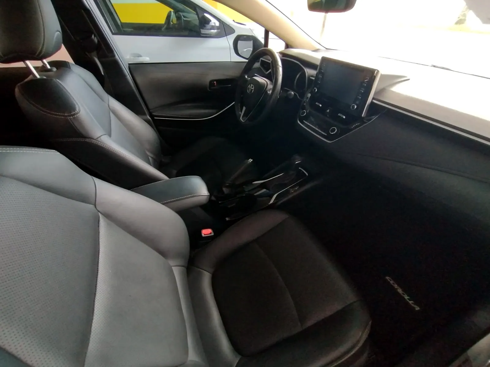 Toyota Corolla 2021 prata, foto 7 de 8