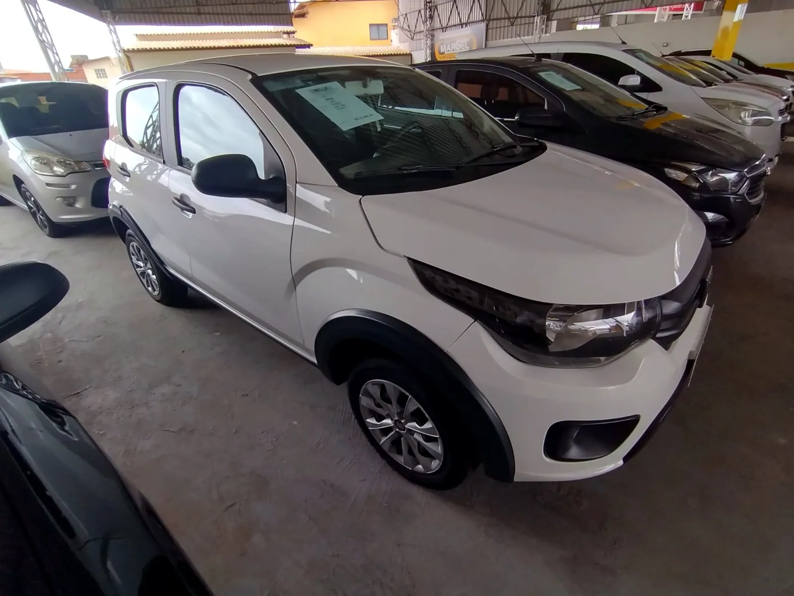 Fiat Mobi 2024 branco, foto 2 de 7