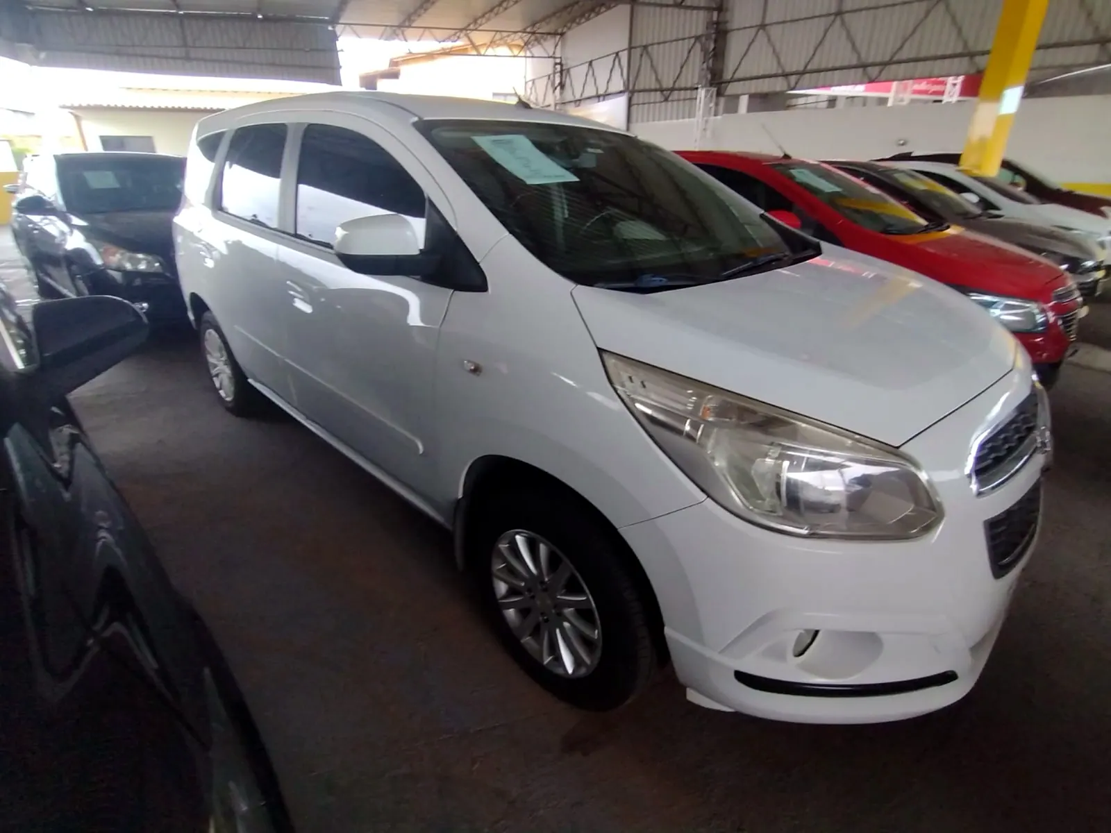 Chevrolet Spin 2013 branco, foto 1 de 8