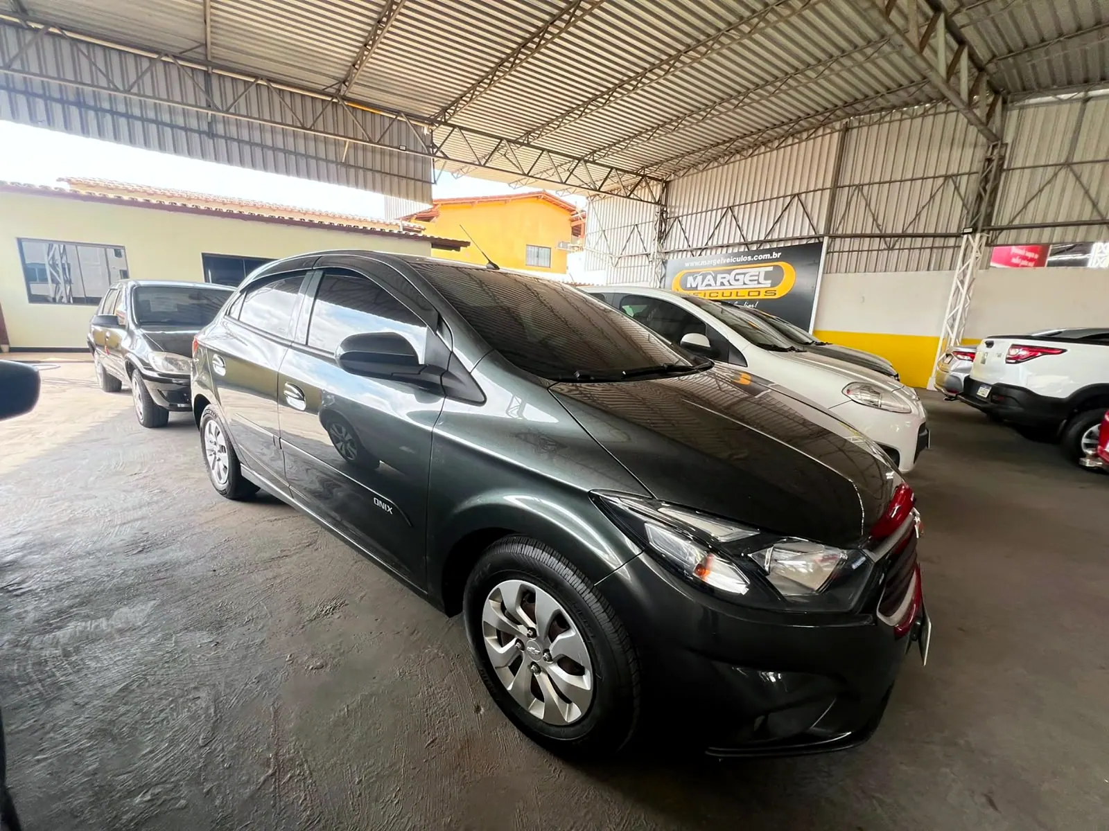 Chevrolet Onix 2019 cinza, foto 1 de 6