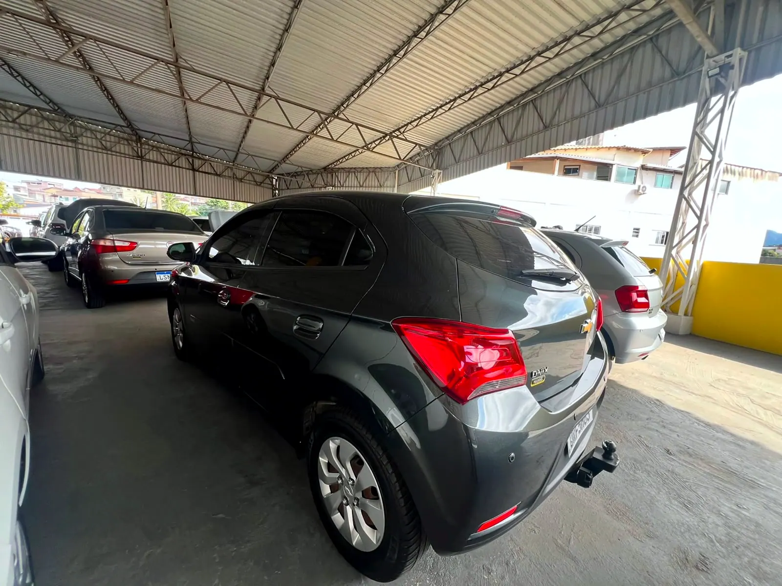 Chevrolet Onix 2019 cinza, foto 5 de 6