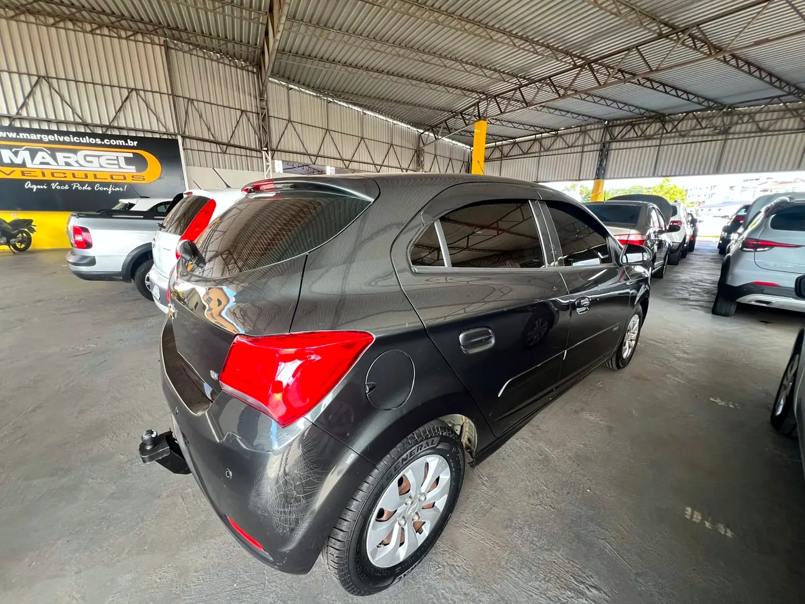 Chevrolet Onix 2019 cinza, foto 6 de 6