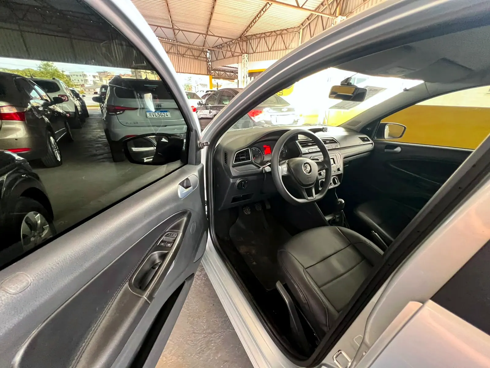 Volkswagen Gol 2017 prata, foto 3 de 6