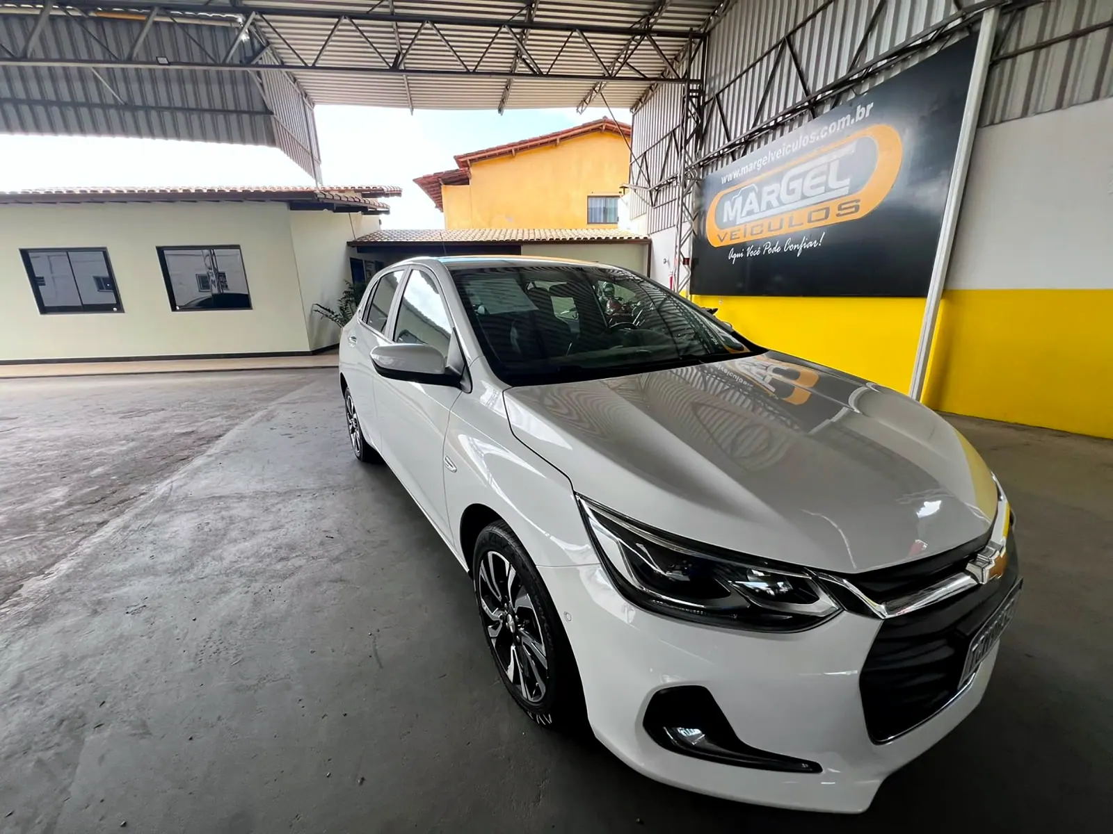 Chevrolet Onix 2025 branco, foto 4 de 6