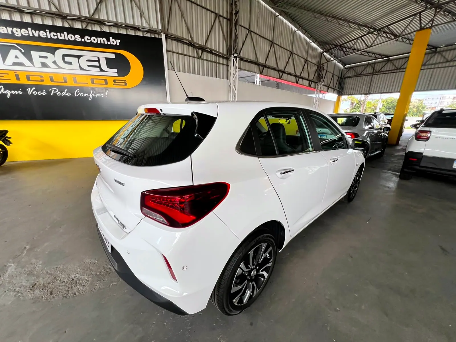 Chevrolet Onix 2025 branco, foto 6 de 6