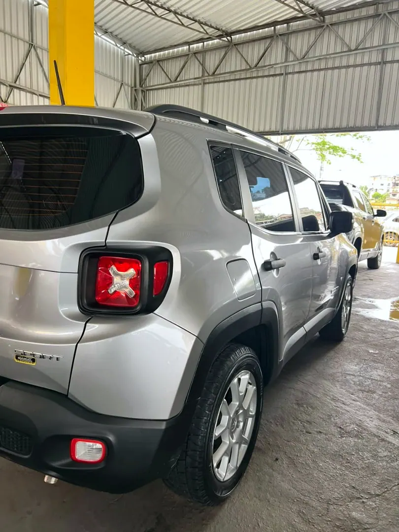 Jeep Renegade 2020 prata, foto 2 de 6
