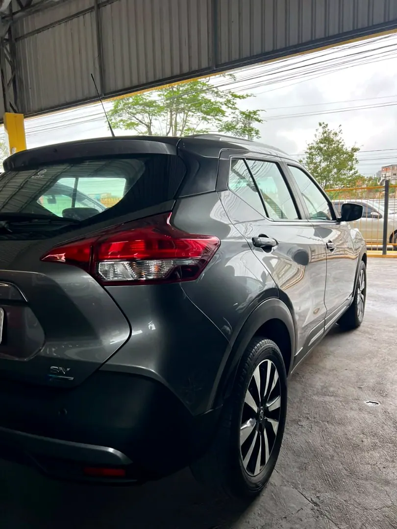 Nissan Kicks 2018 cinza, foto 3 de 6