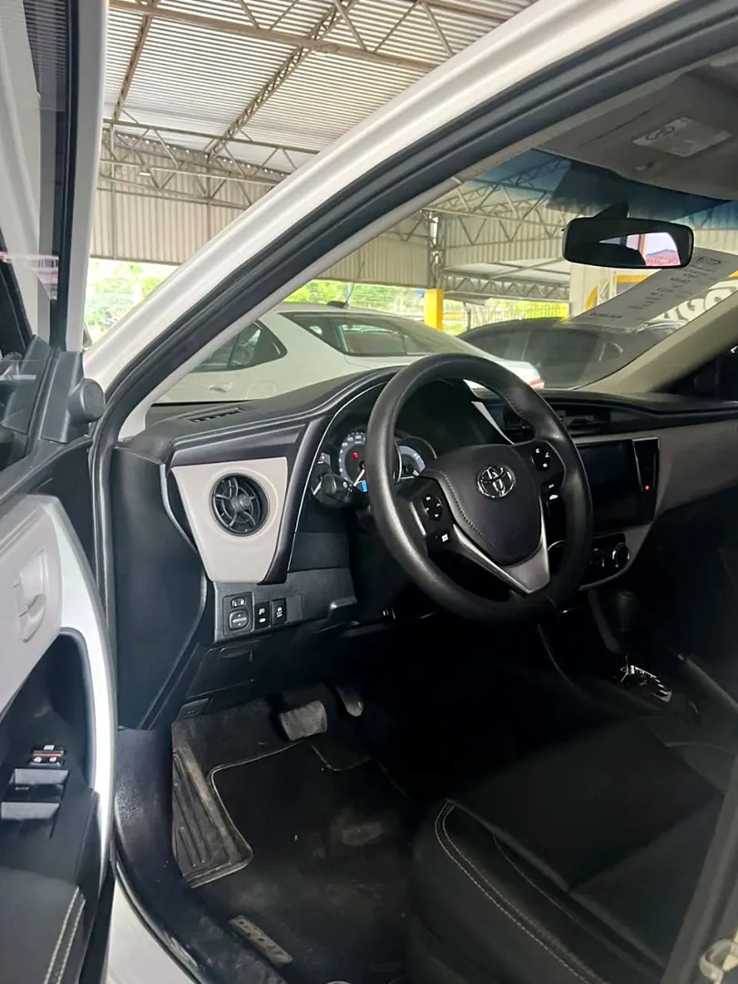 Toyota Corolla 2018 branco, foto 3 de 6
