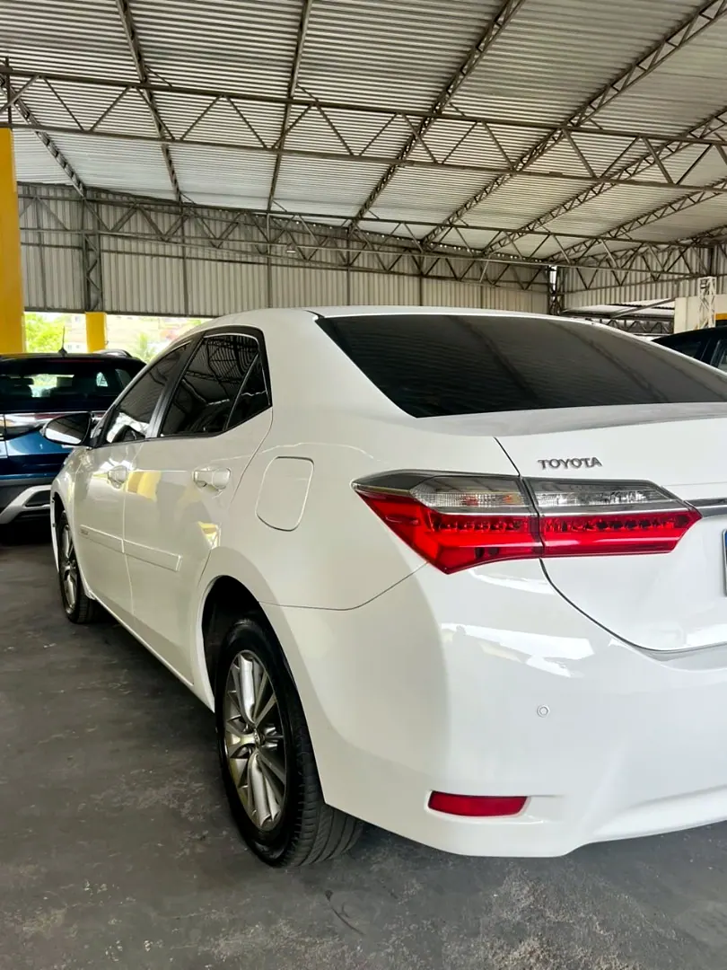 Toyota Corolla 2018 branco, foto 5 de 6